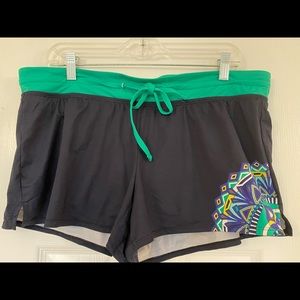 Title Nine L swim shorts